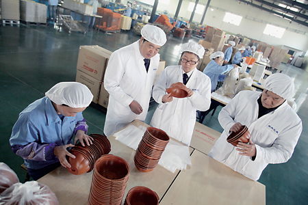 北京通州区质监局食品用包装容器生产企业进行监督检查